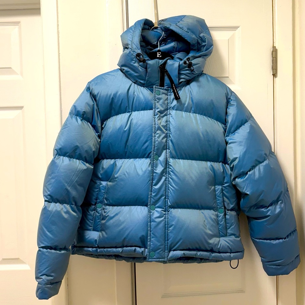Aritzia Tna Super Puff (SHORTY)
Glossy 
Goose-Down Puffer Jacket